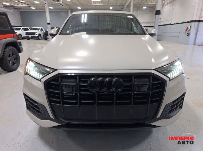 Audi Q7 - фото 1