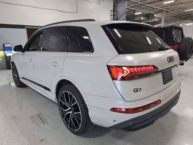 Audi Q7 - фото 3