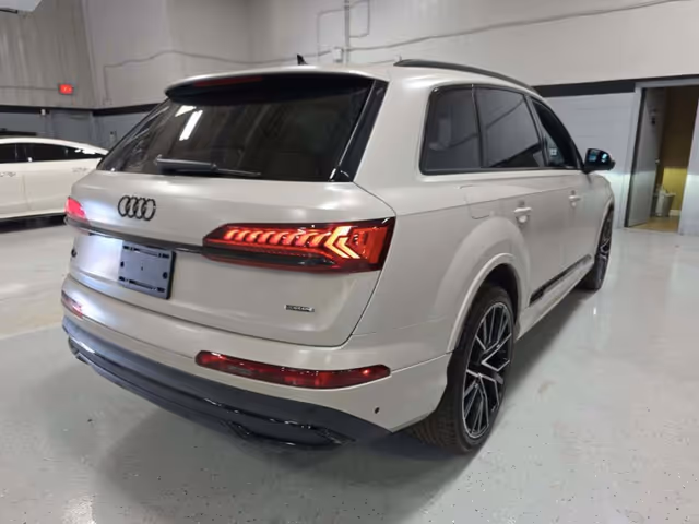 Audi Q7 - фото 4