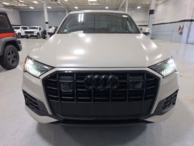 Audi Q7 - фото 1
