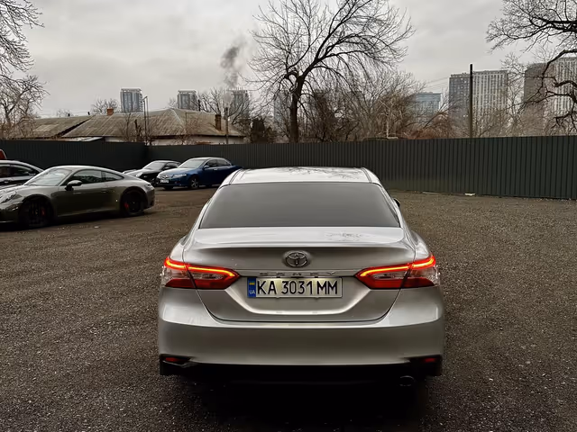 Toyota Camry - фото 4