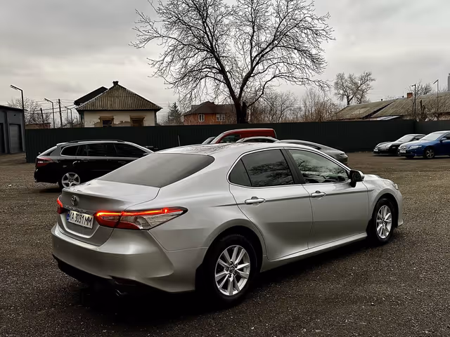 Toyota Camry - фото 5