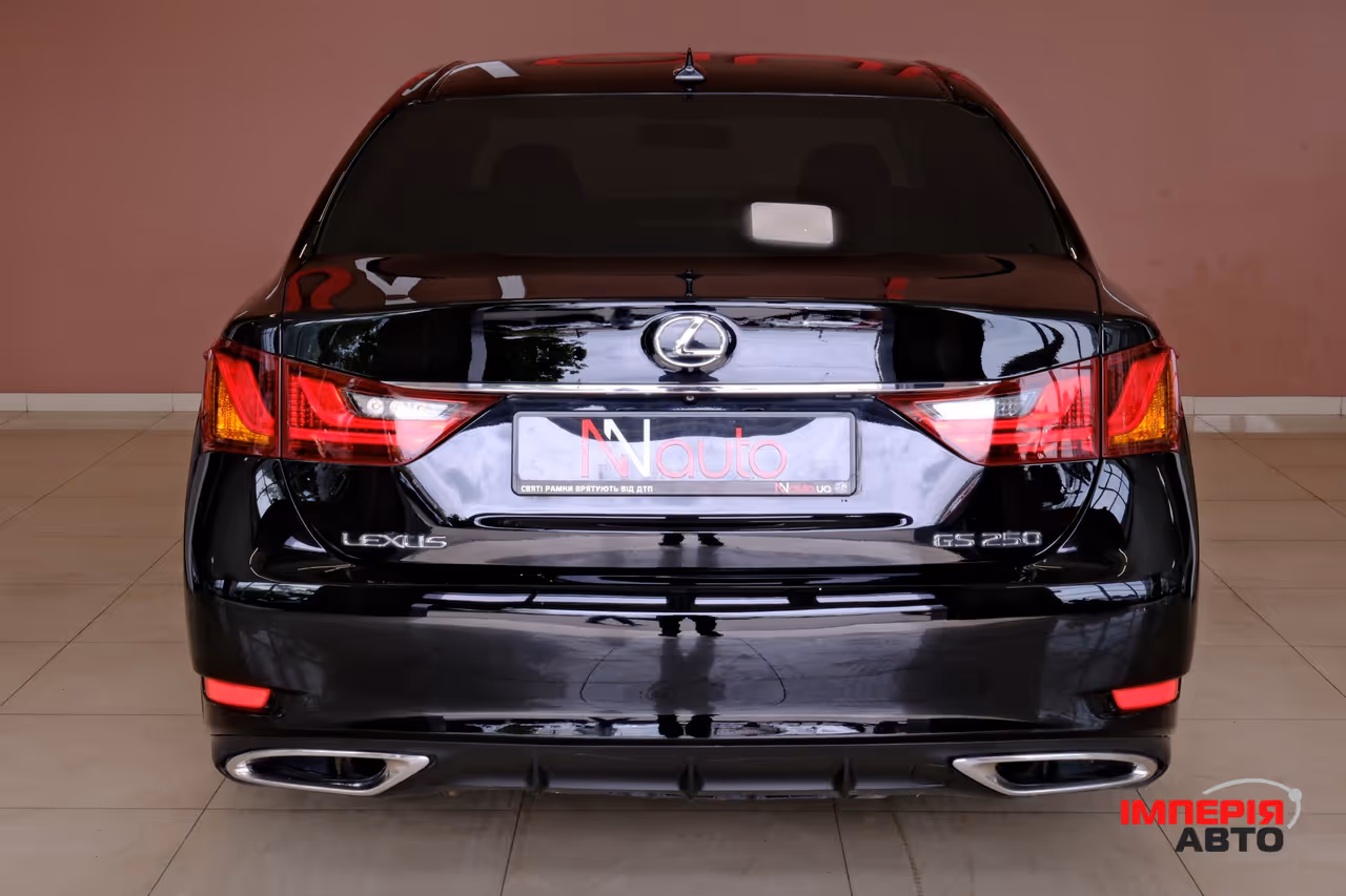 Lexus GS - фото 6