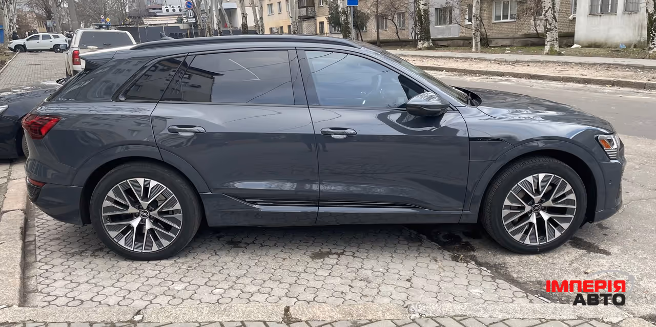 Audi Q8 e-tron - фото 2
