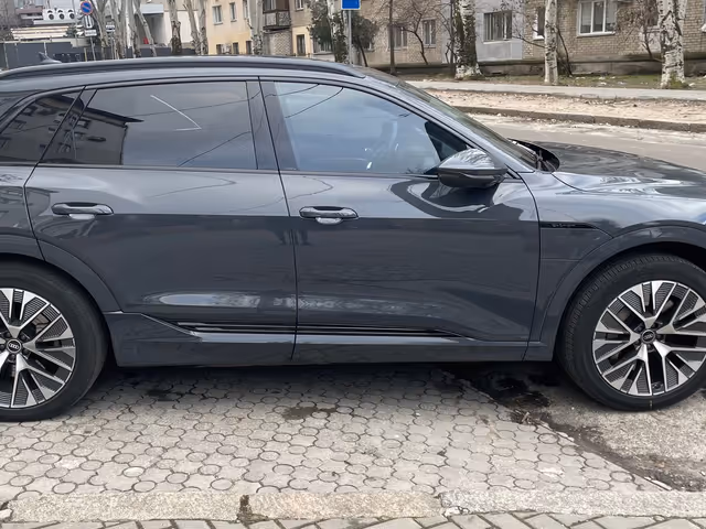 Audi Q8 e-tron - фото 2
