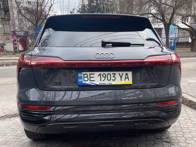 Audi Q8 e-tron - фото 3