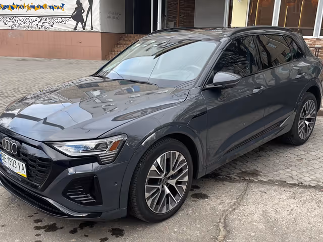 Audi Q8 e-tron - фото 1