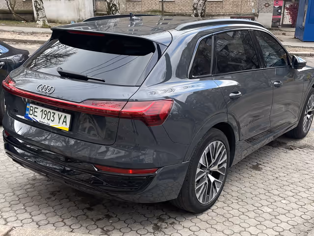 Audi Q8 e-tron - фото 4