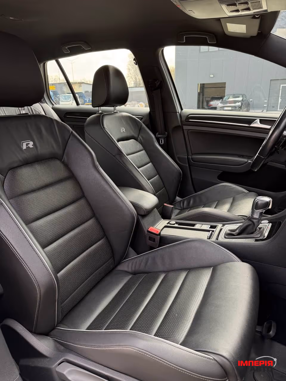 Volkswagen Golf R - фото 5
