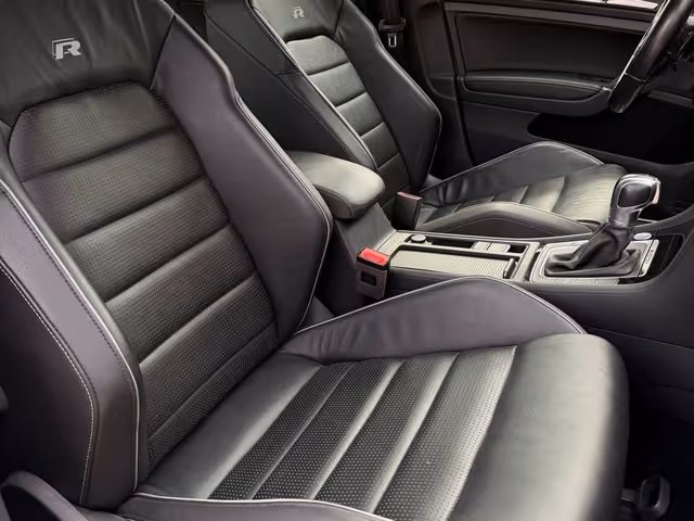 Volkswagen Golf R - фото 5