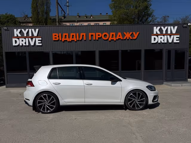 Volkswagen Golf R - фото 2