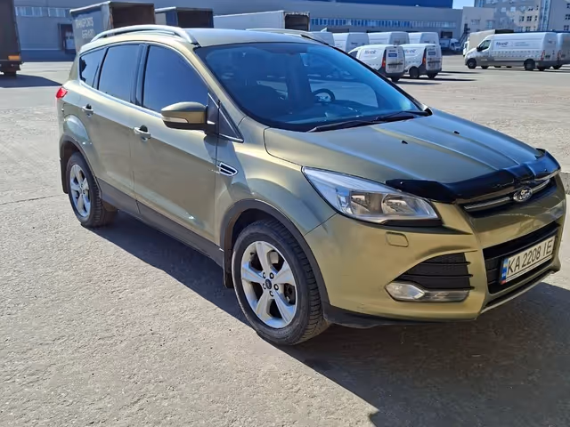 Ford Kuga - фото 1