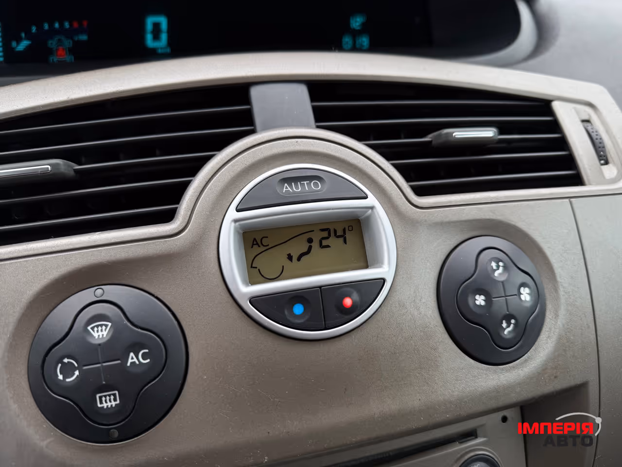 Renault Megane - фото 17