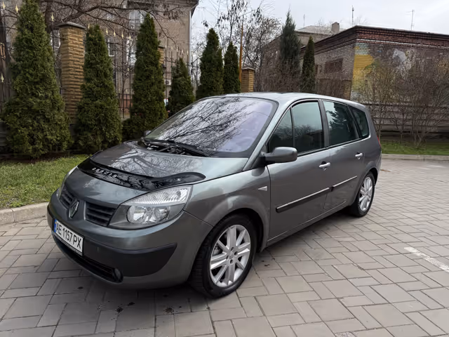 Renault Megane - фото 1