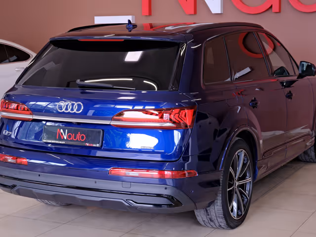 Audi Q7 - фото 5