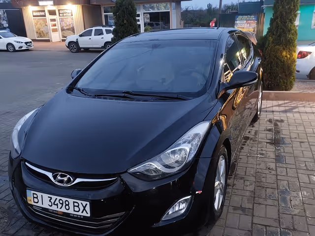 Hyundai Elantra - фото 1
