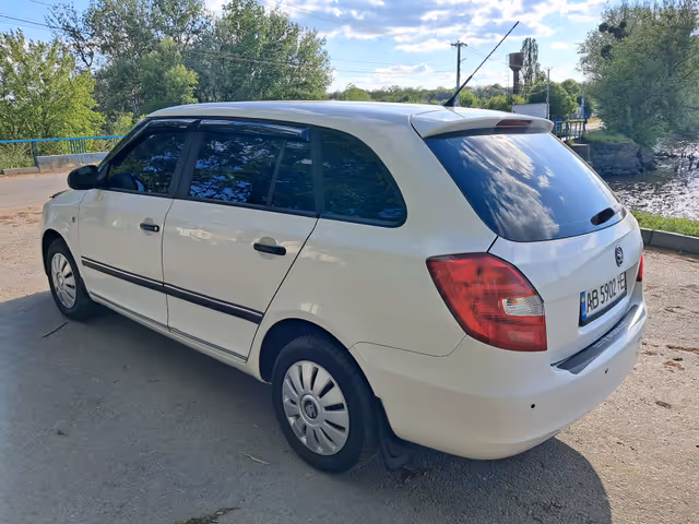 Skoda Fabia - фото 5