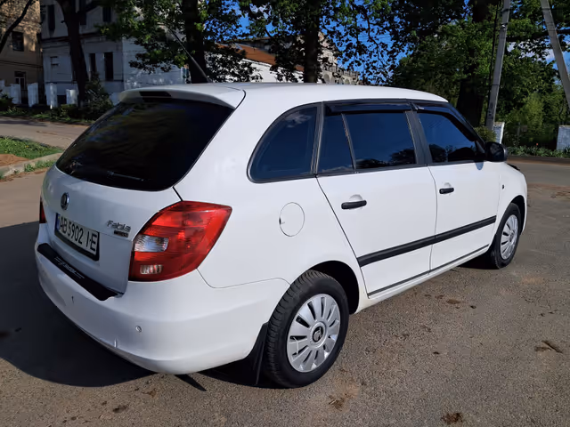 Skoda Fabia - фото 3