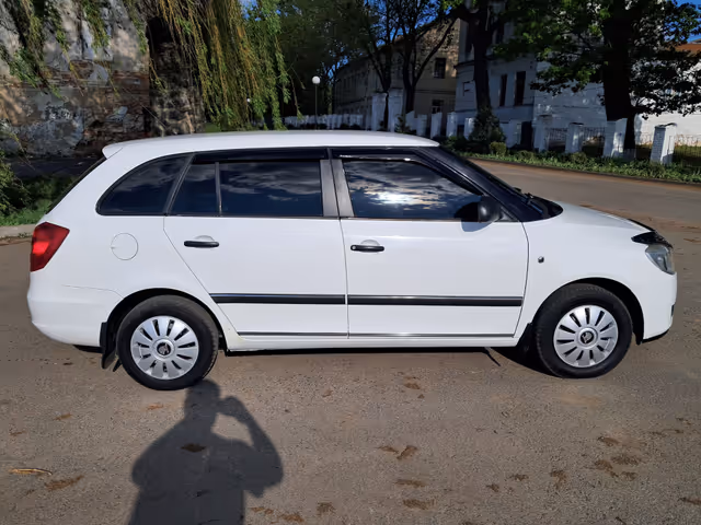 Skoda Fabia - фото 2