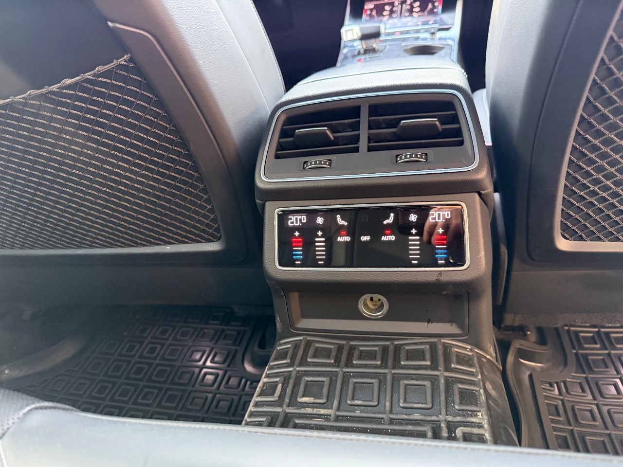 Audi A6 - фото 22