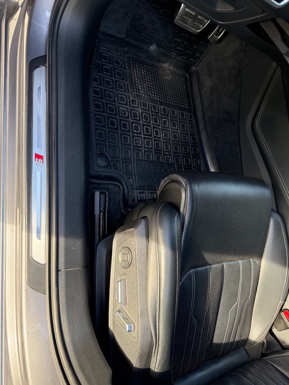 Audi A6 - фото 20