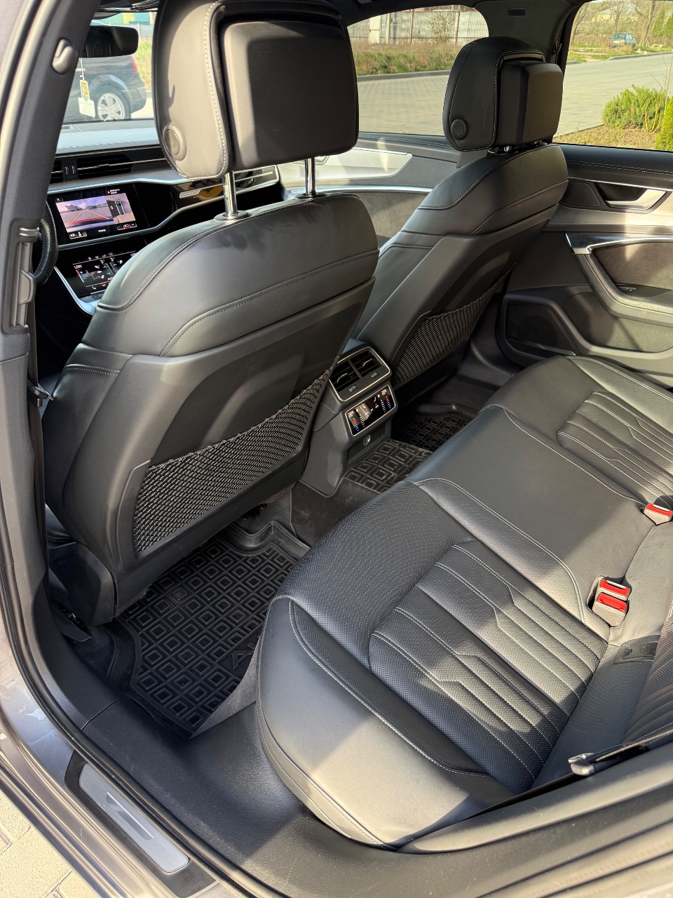 Audi A6 - фото 26