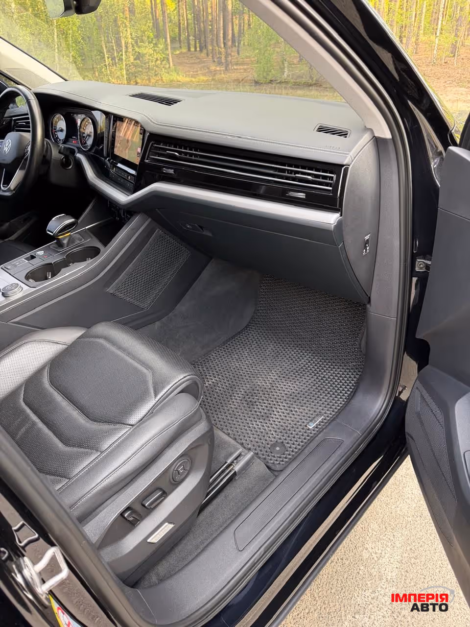 Volkswagen Touareg - фото 8