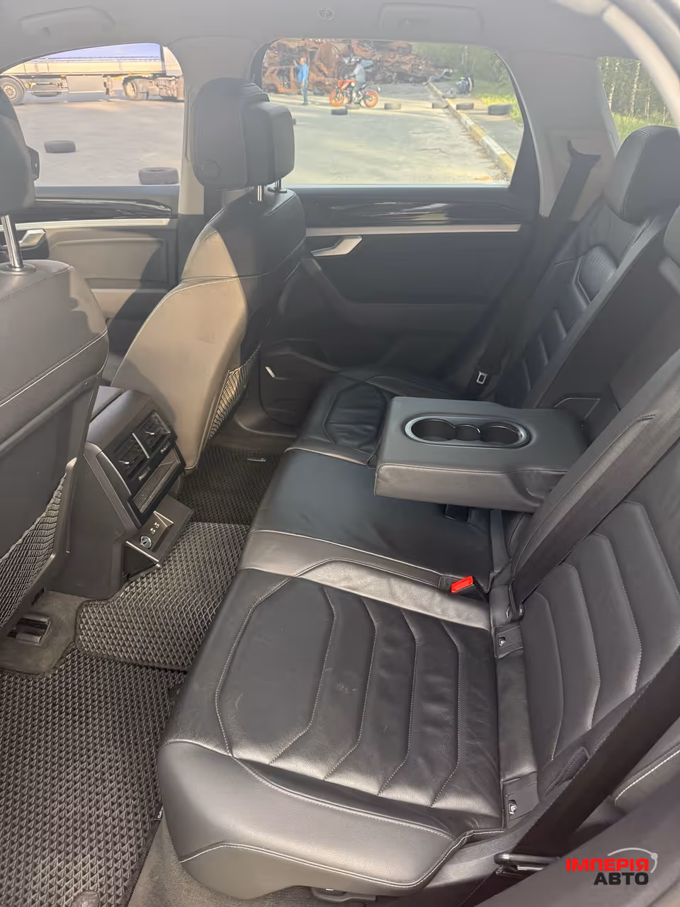 Volkswagen Touareg - фото 37