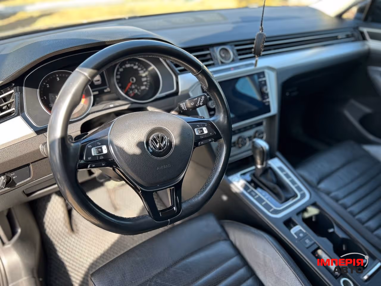 Volkswagen Passat - фото 2