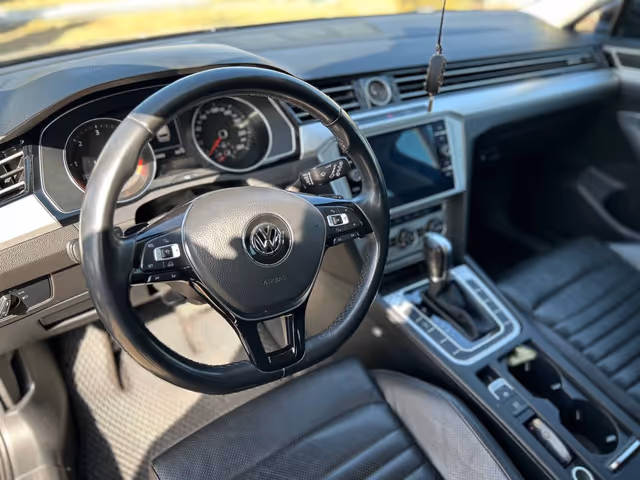 Volkswagen Passat - фото 2