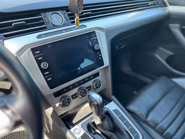 Volkswagen Passat - фото 4