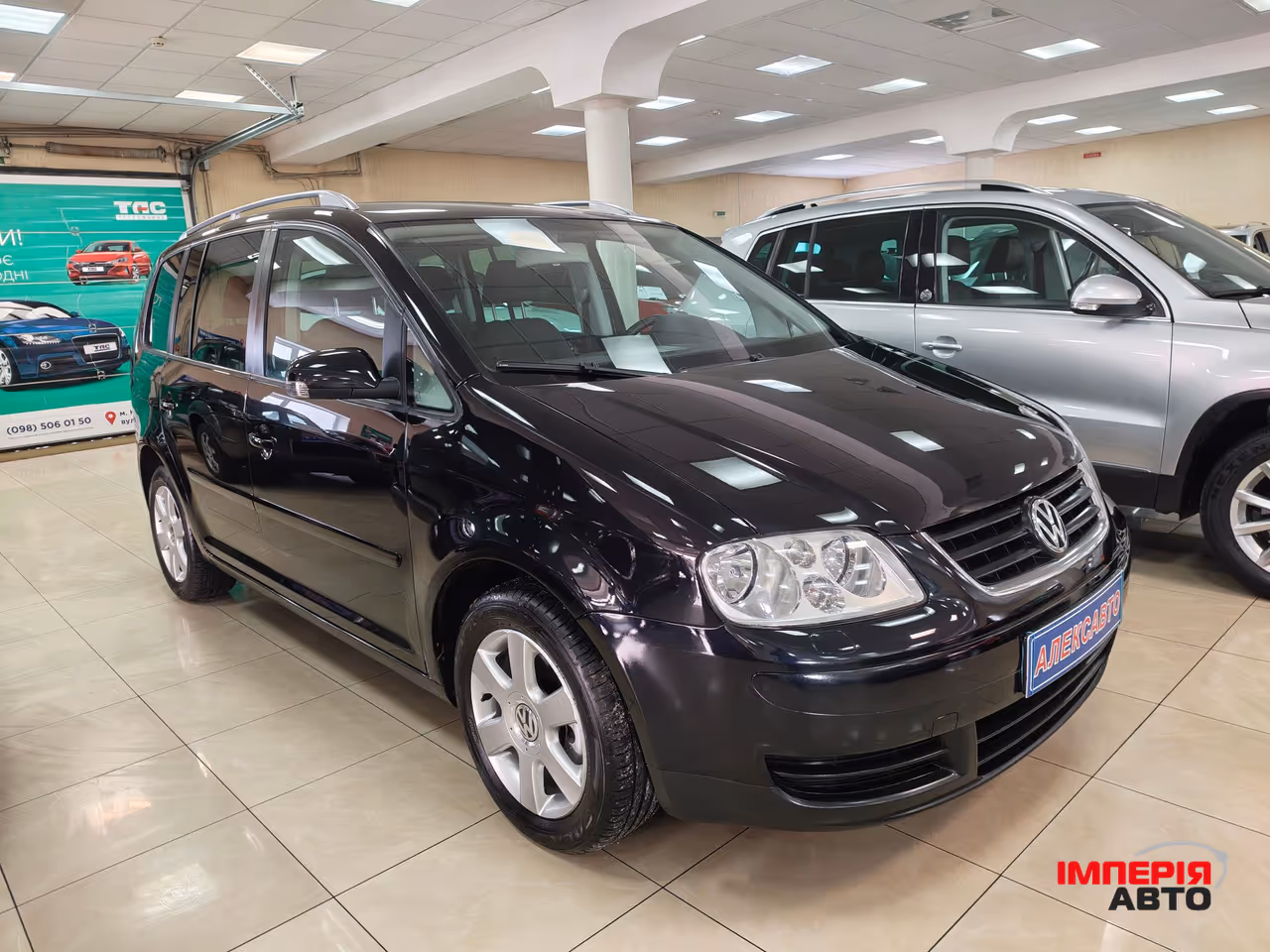 Volkswagen Touran - фото 1