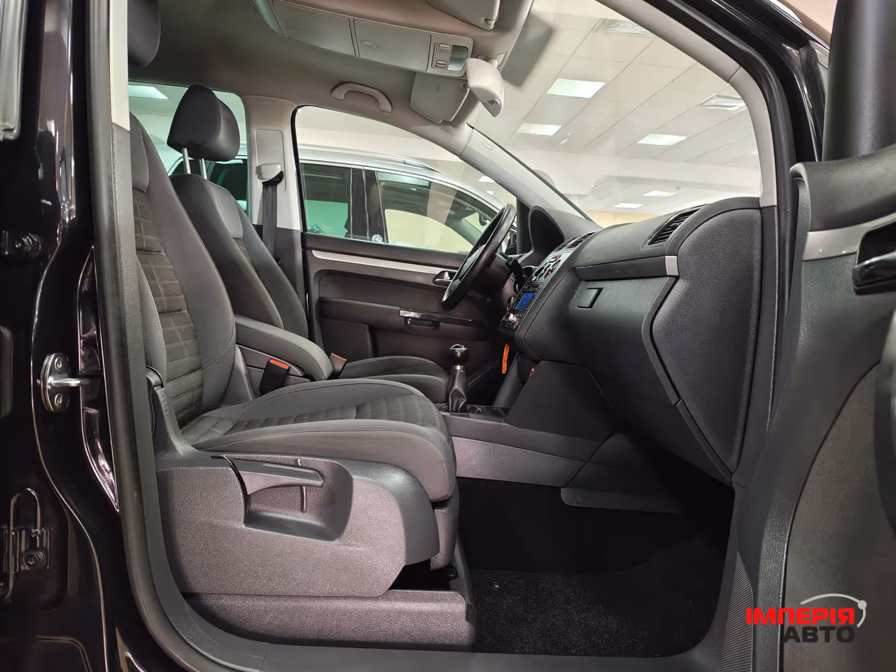 Volkswagen Touran - фото 7