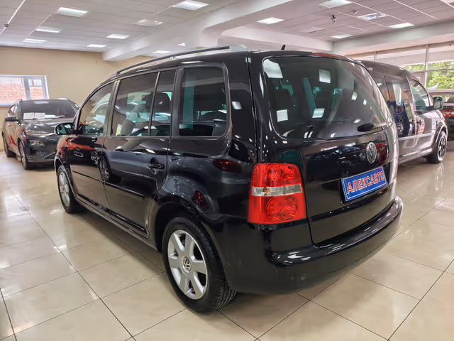 Volkswagen Touran - фото 4