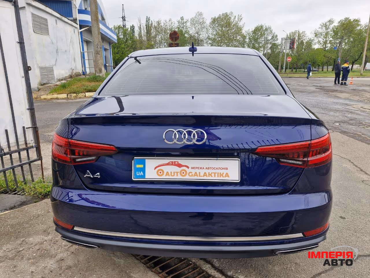 Audi A4 - фото 8