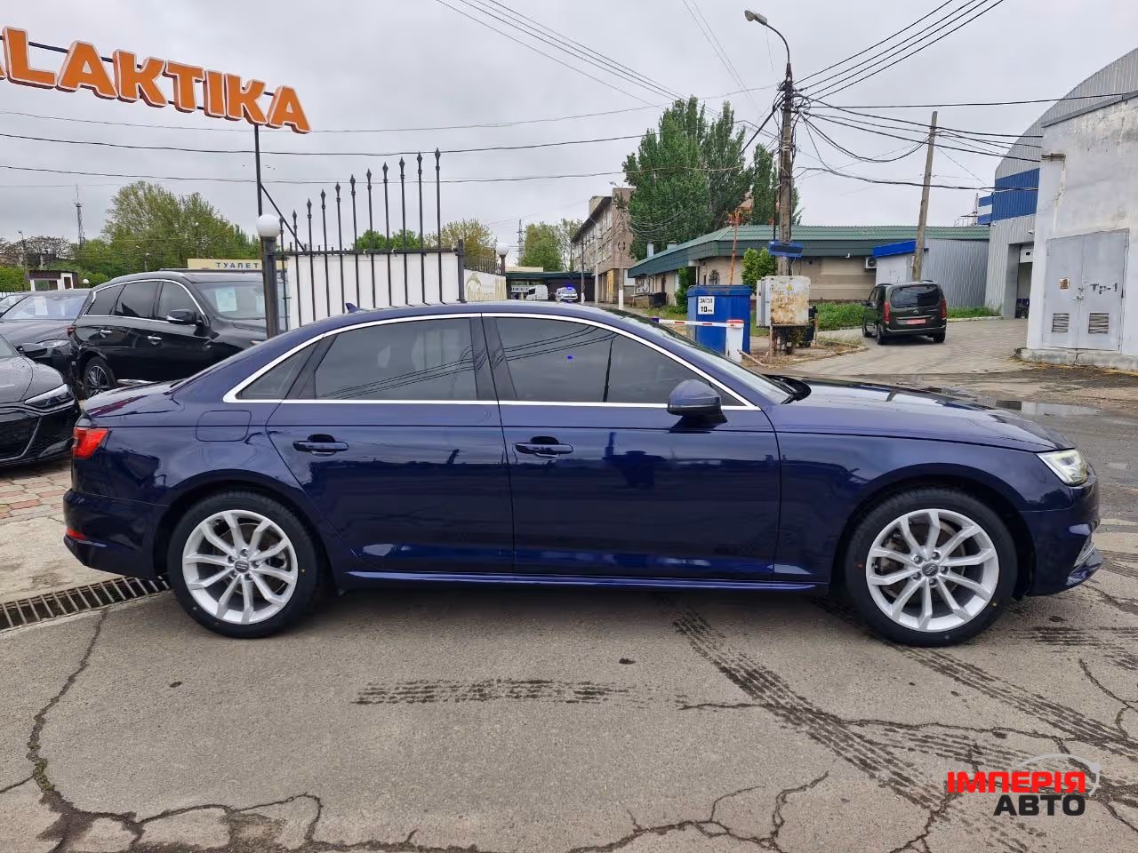 Audi A4 - фото 4