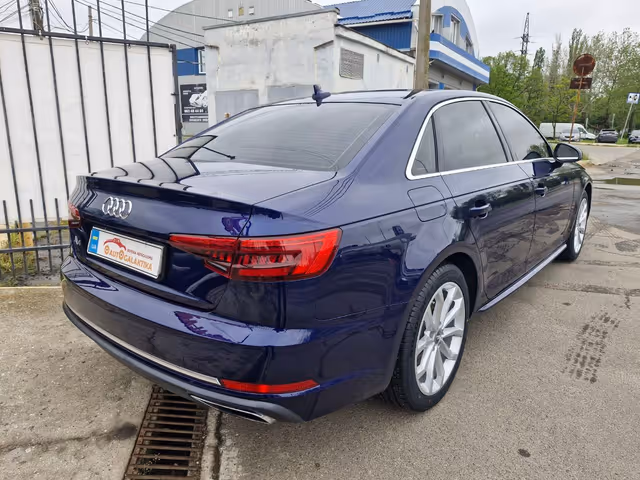 Audi A4 - фото 5