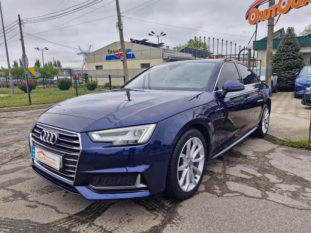 Audi A4 - фото 1