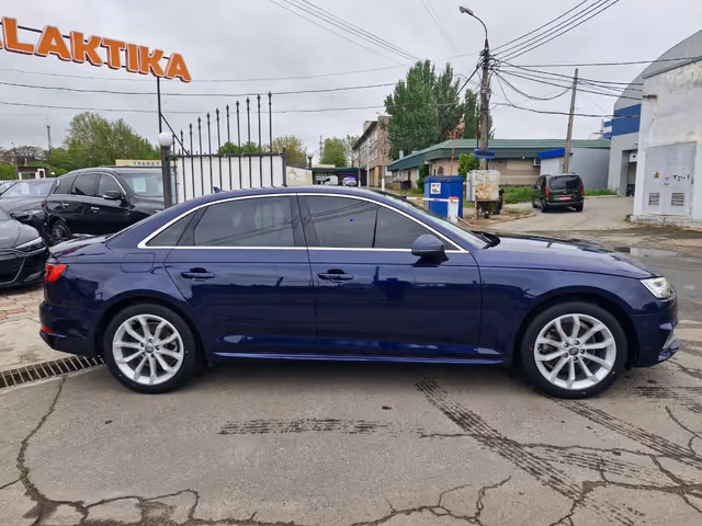 Audi A4 - фото 4