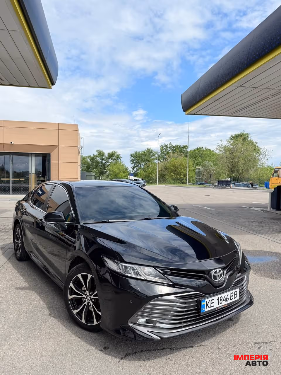 Toyota Camry - фото 1
