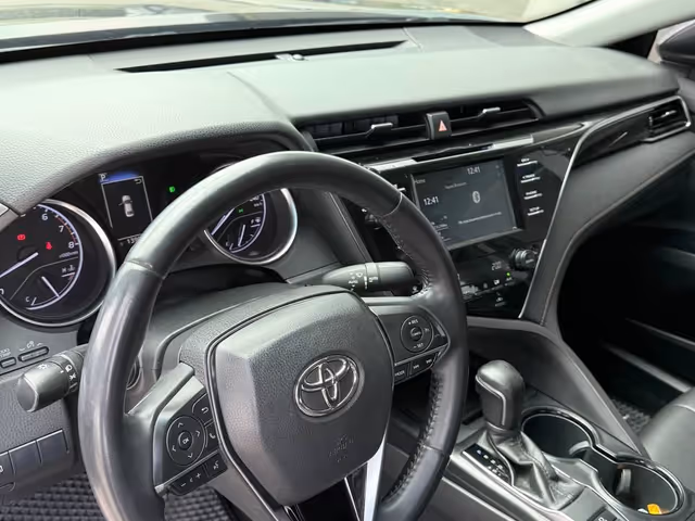 Toyota Camry - фото 3