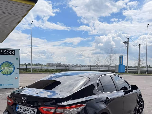 Toyota Camry - фото 2
