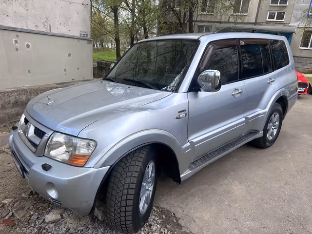 Mitsubishi Pajero - фото 1