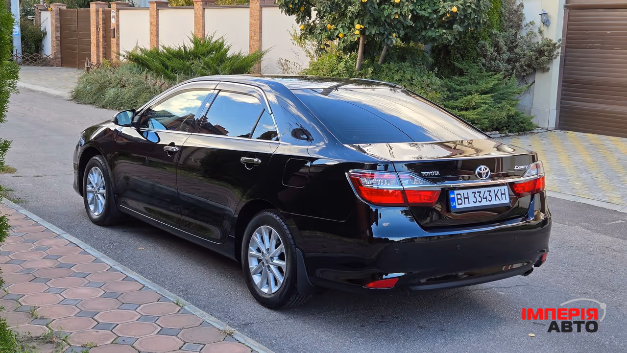 Toyota Camry - фото 5