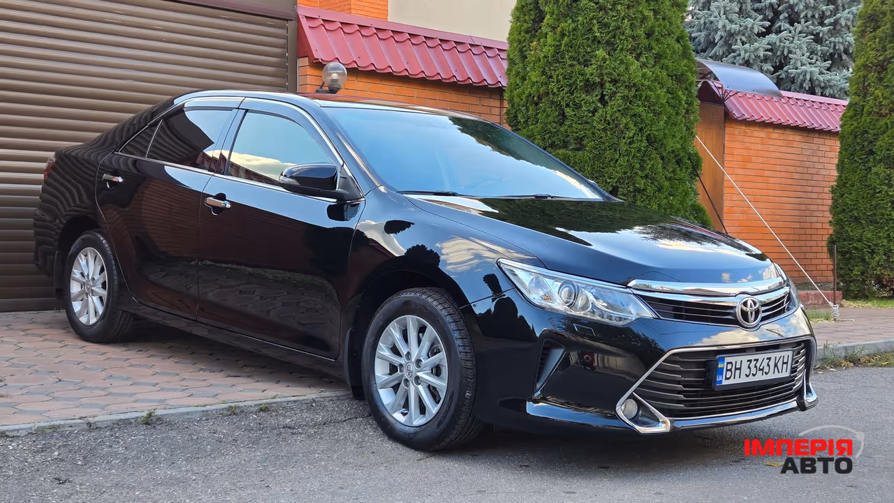 Toyota Camry - фото 2