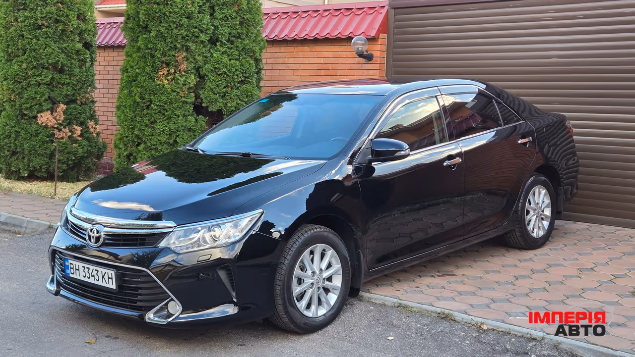 Toyota Camry - фото 3
