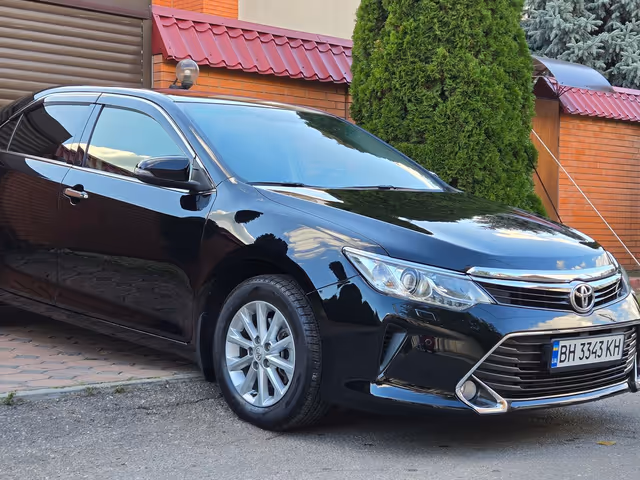 Toyota Camry - фото 2
