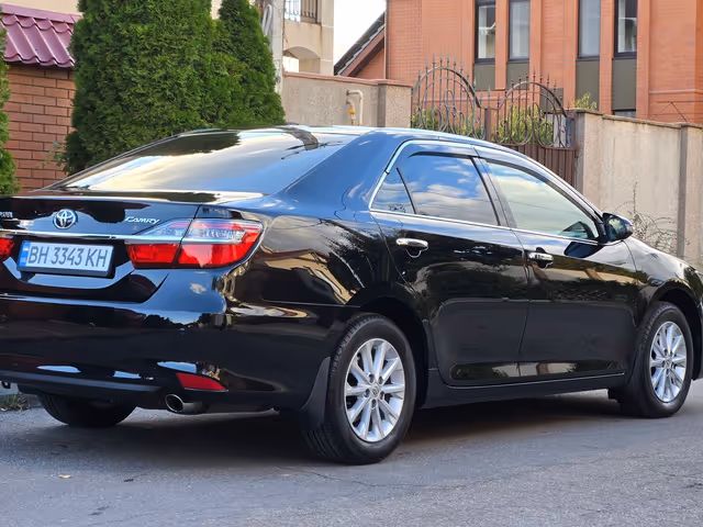 Toyota Camry - фото 4