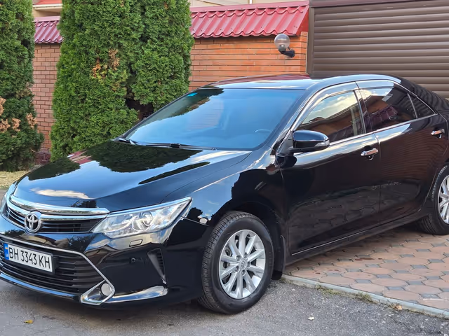 Toyota Camry - фото 3