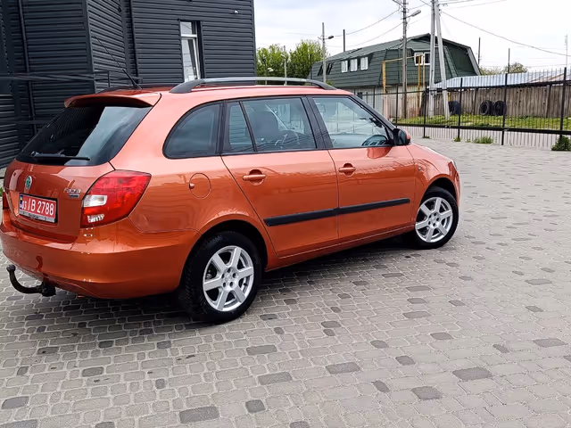 Skoda Fabia - фото 2